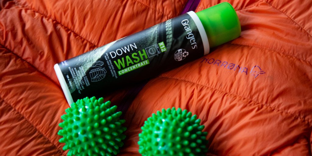 Cum speli o geaca sau un sac de dormit cu puf