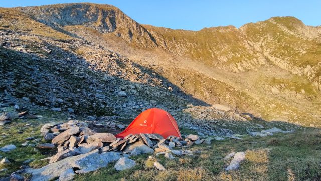 Cortul Marmot Vapor 2P în tură pe creasta Făgărașului