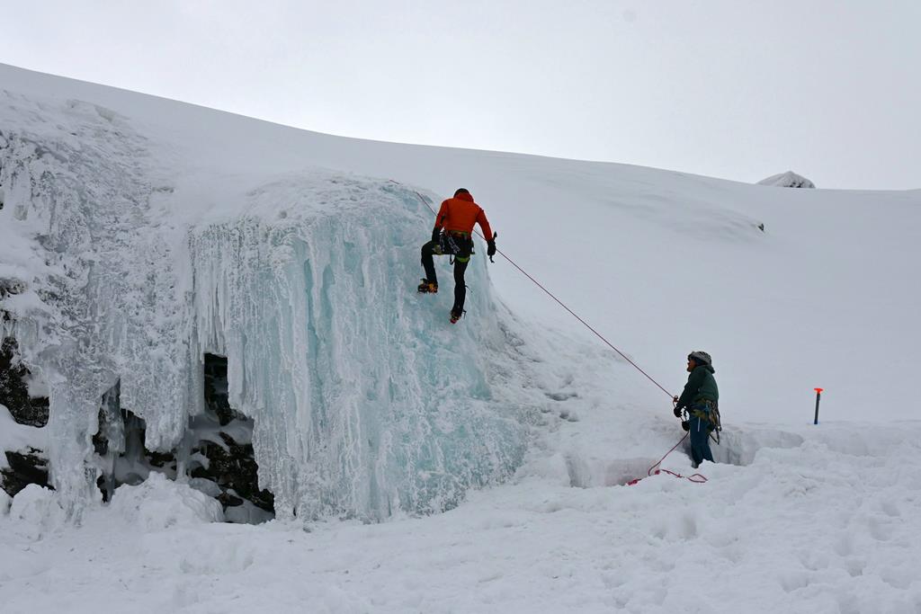 Cățărare pe gheață cu pioleții Black Diamond Viper