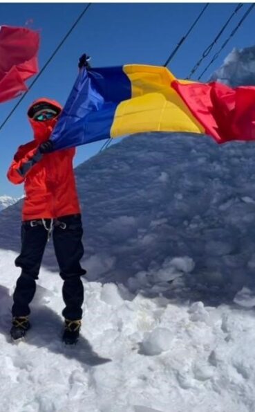 Geaca Norrona Trollveggen Gore-Tex Pro Light pe Mont Blanc (2)